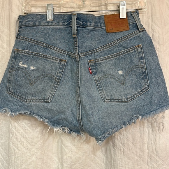 NWOT Levi’s 501 Jean Shorts - Picture 4 of 7